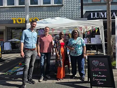 Florian Kriegisch mit Mitgliedern der Kette der Solidarität e. V. beim Boulevard Gevelsberg 2026